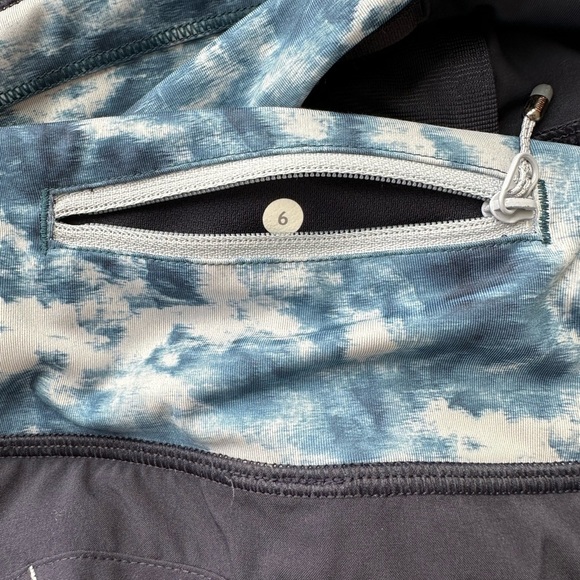 Lululemon Speed Shorts Navy Blue Tidal Waistband Size 6 - Picture 3 of 10